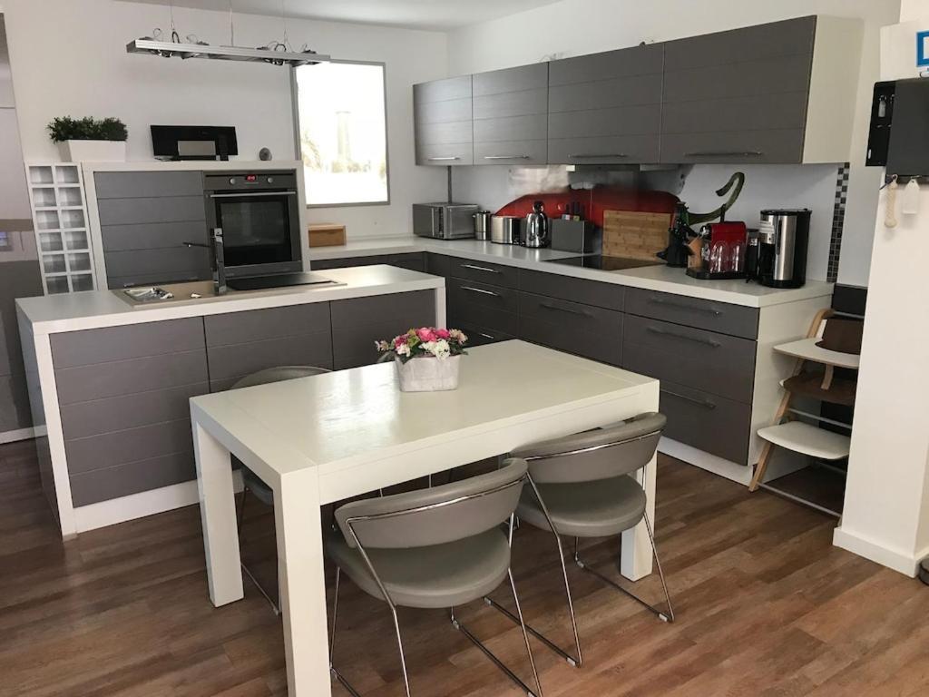 Exclusive Fewo In Warnemuende, 150M To The Beach, 2 Bathrooms, 2 Bedrooms, Sauna, Wifi And Much More. Rostock Buitenkant foto