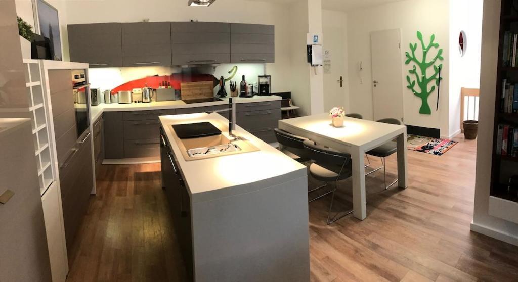 Exclusive Fewo In Warnemuende, 150M To The Beach, 2 Bathrooms, 2 Bedrooms, Sauna, Wifi And Much More. Rostock Buitenkant foto