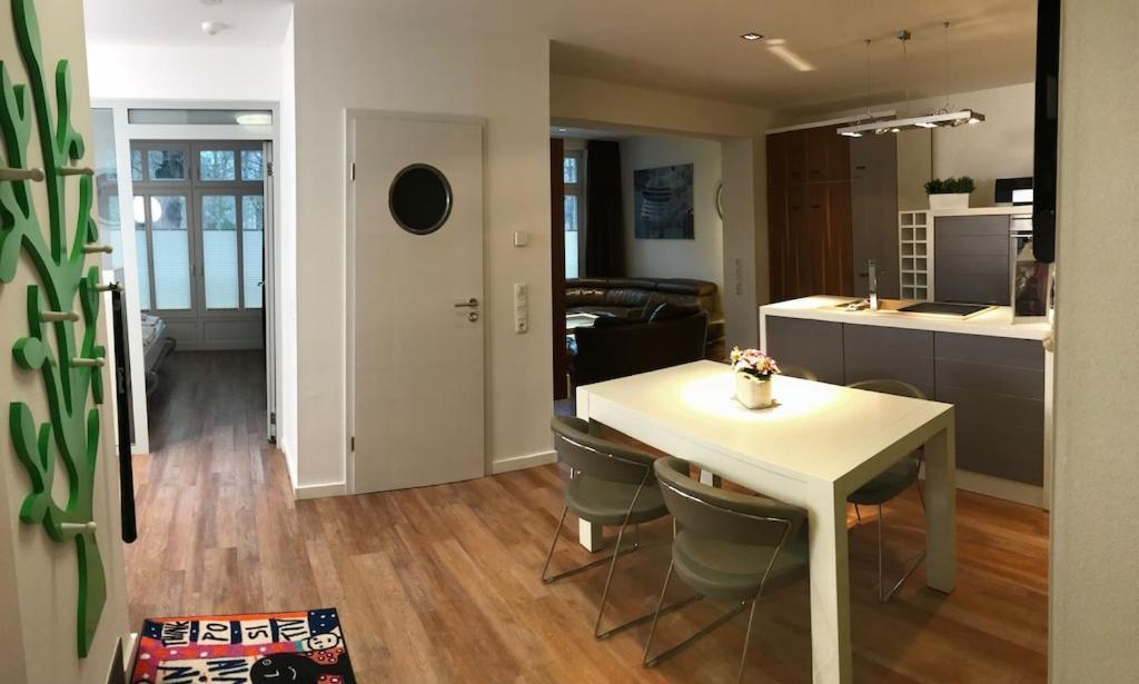 Exclusive Fewo In Warnemuende, 150M To The Beach, 2 Bathrooms, 2 Bedrooms, Sauna, Wifi And Much More. Rostock Buitenkant foto