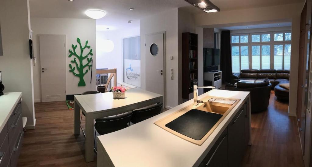 Exclusive Fewo In Warnemuende, 150M To The Beach, 2 Bathrooms, 2 Bedrooms, Sauna, Wifi And Much More. Rostock Buitenkant foto