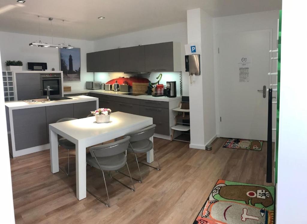 Exclusive Fewo In Warnemuende, 150M To The Beach, 2 Bathrooms, 2 Bedrooms, Sauna, Wifi And Much More. Rostock Buitenkant foto