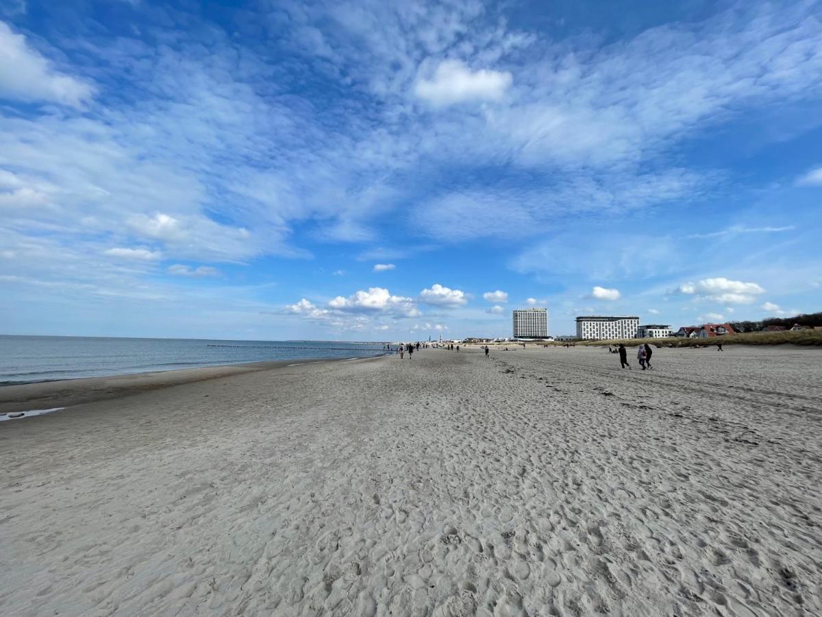 Exclusive Fewo In Warnemuende, 150M To The Beach, 2 Bathrooms, 2 Bedrooms, Sauna, Wifi And Much More. Rostock Buitenkant foto
